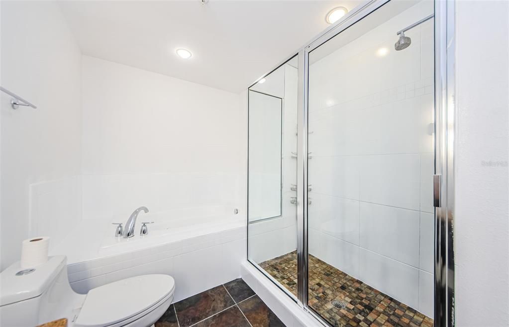 For Rent: $4,500 (2 beds, 2 baths, 2100 Square Feet)