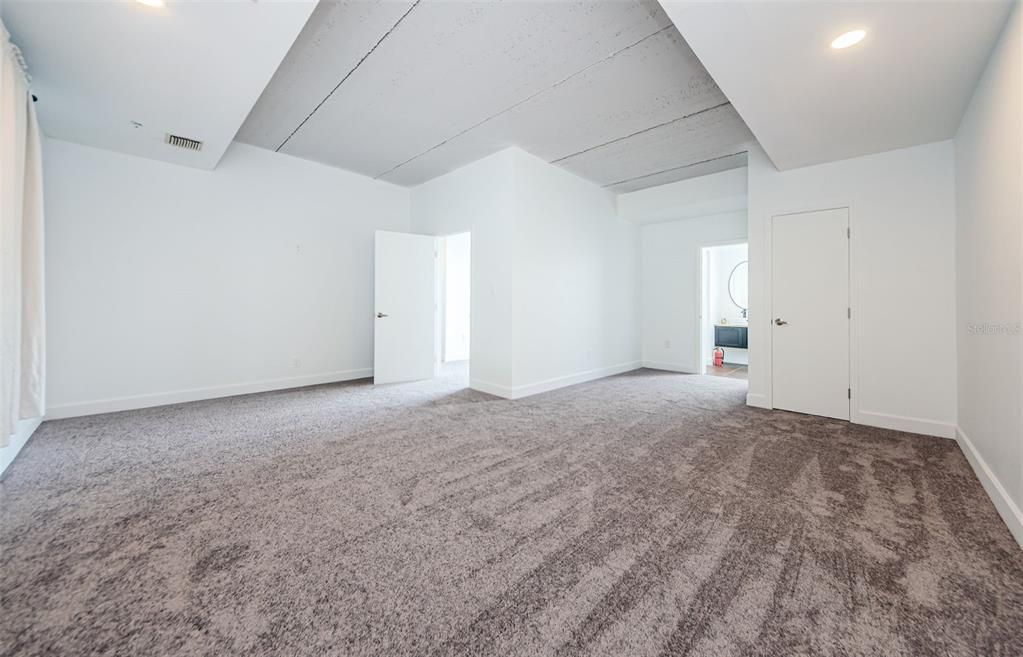 For Rent: $4,500 (2 beds, 2 baths, 2100 Square Feet)