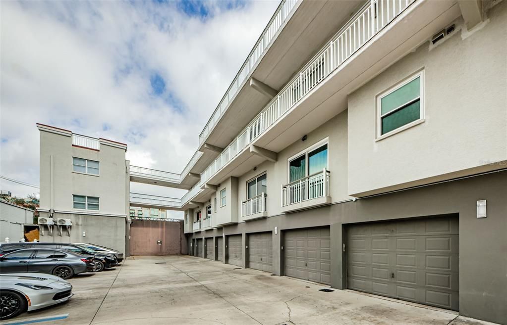 For Rent: $4,500 (2 beds, 2 baths, 2100 Square Feet)