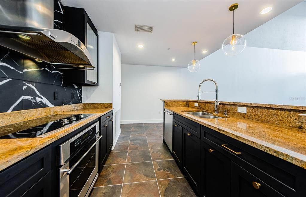 For Rent: $4,500 (2 beds, 2 baths, 2100 Square Feet)
