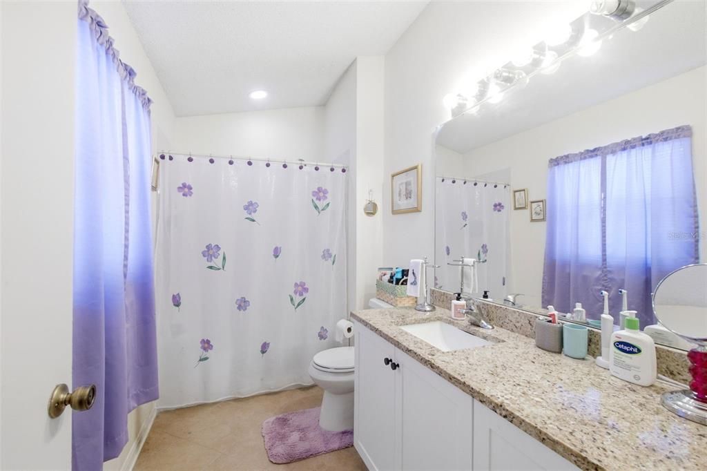 На продажу: $349,900 (3 спален, 2 ванн, 1469 Квадратных фут)