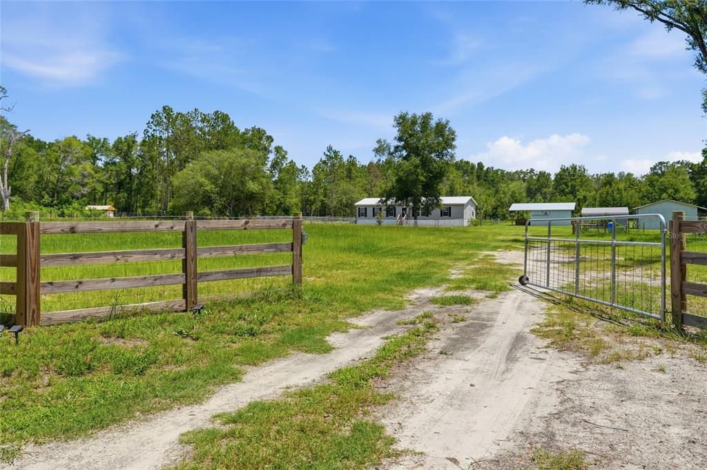 For Sale: $349,000 (3 beds, 2 baths, 1800 Square Feet)
