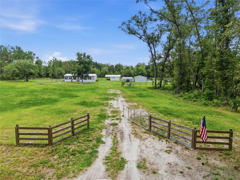 For Sale: $349,000 (3 beds, 2 baths, 1800 Square Feet)