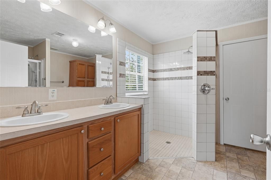 For Sale: $349,000 (3 beds, 2 baths, 1800 Square Feet)