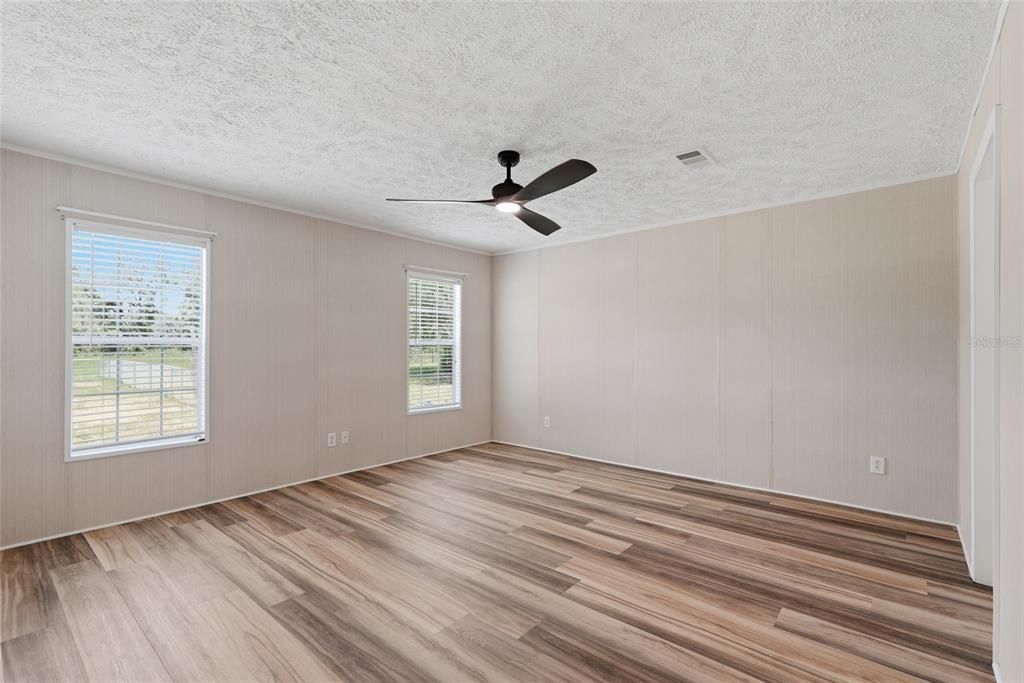 For Sale: $349,000 (3 beds, 2 baths, 1800 Square Feet)