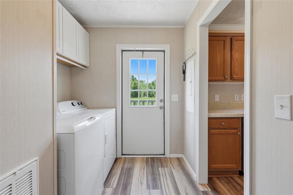 For Sale: $349,000 (3 beds, 2 baths, 1800 Square Feet)