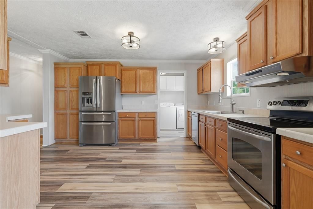 For Sale: $349,000 (3 beds, 2 baths, 1800 Square Feet)