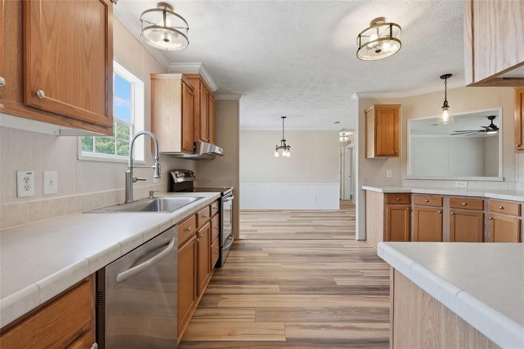 For Sale: $349,000 (3 beds, 2 baths, 1800 Square Feet)