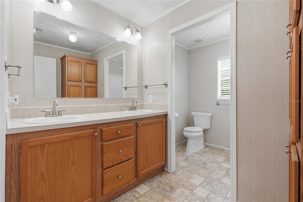 For Sale: $349,000 (3 beds, 2 baths, 1800 Square Feet)