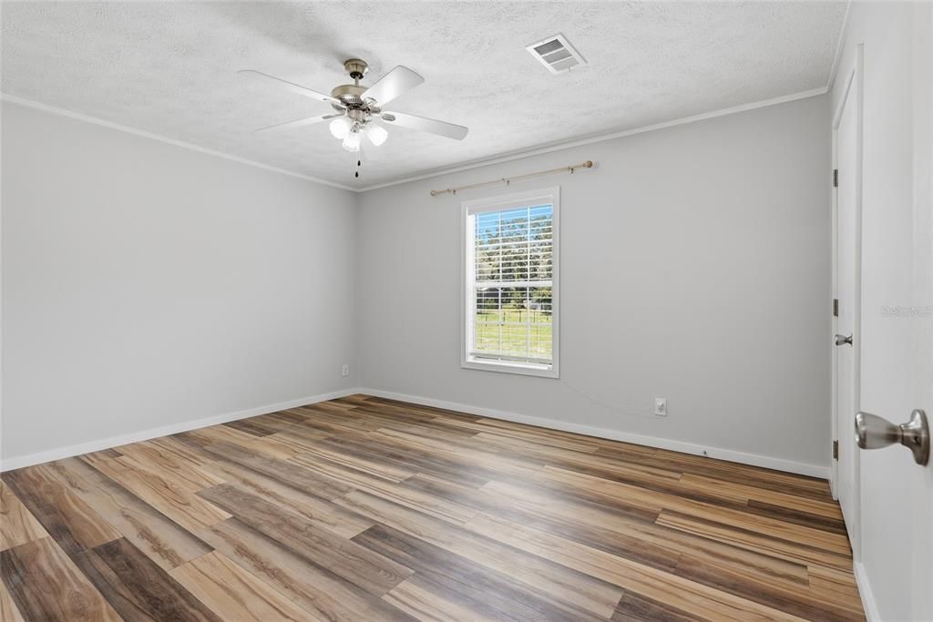 For Sale: $349,000 (3 beds, 2 baths, 1800 Square Feet)