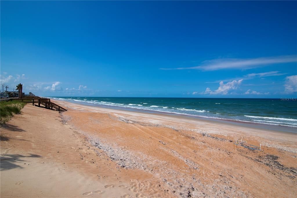 For Sale: $229,000 (2 beds, 2 baths, 936 Square Feet)