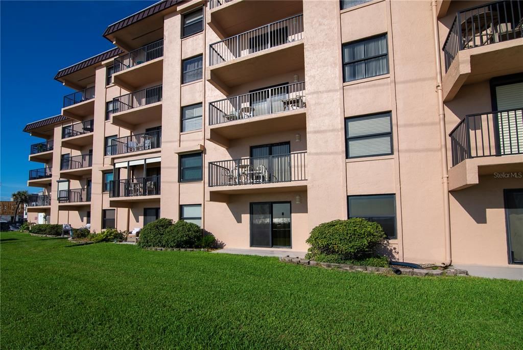 For Sale: $229,000 (2 beds, 2 baths, 936 Square Feet)