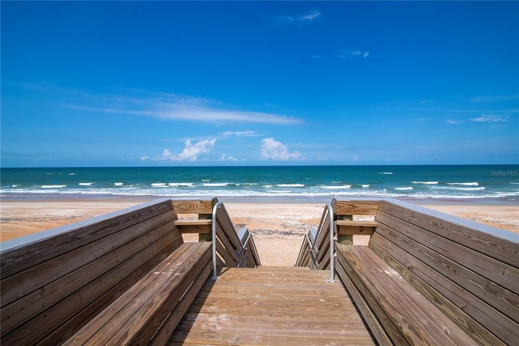 For Sale: $229,000 (2 beds, 2 baths, 936 Square Feet)
