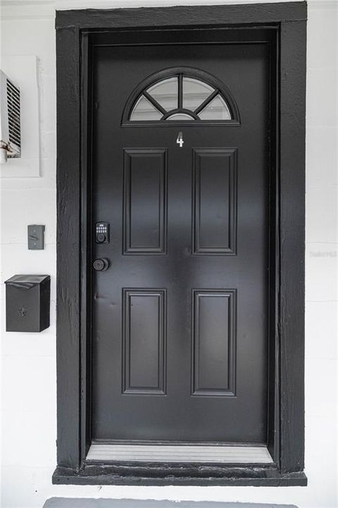 For Rent: $1,499 (1 beds, 1 baths, 635 Square Feet)