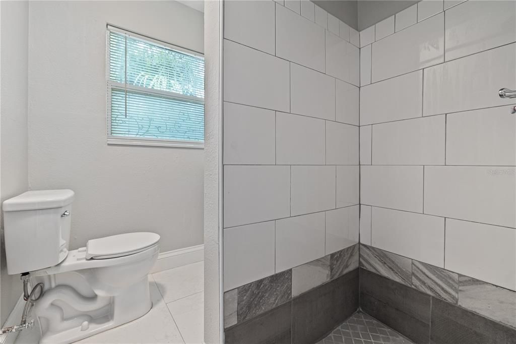 For Rent: $1,499 (1 beds, 1 baths, 635 Square Feet)