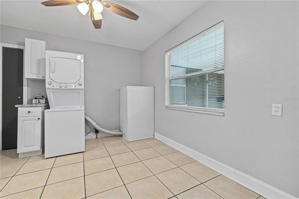 For Rent: $1,499 (1 beds, 1 baths, 635 Square Feet)