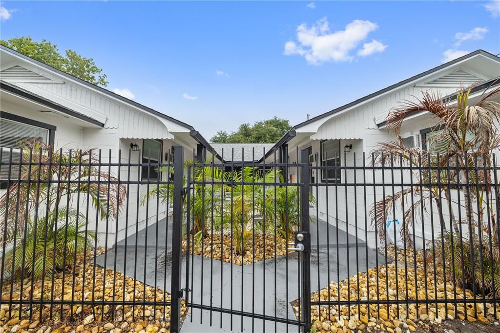 For Rent: $1,499 (1 beds, 1 baths, 635 Square Feet)