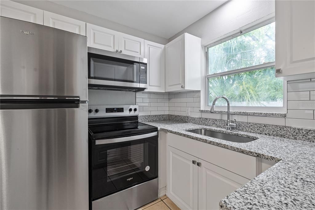 For Rent: $1,499 (1 beds, 1 baths, 635 Square Feet)