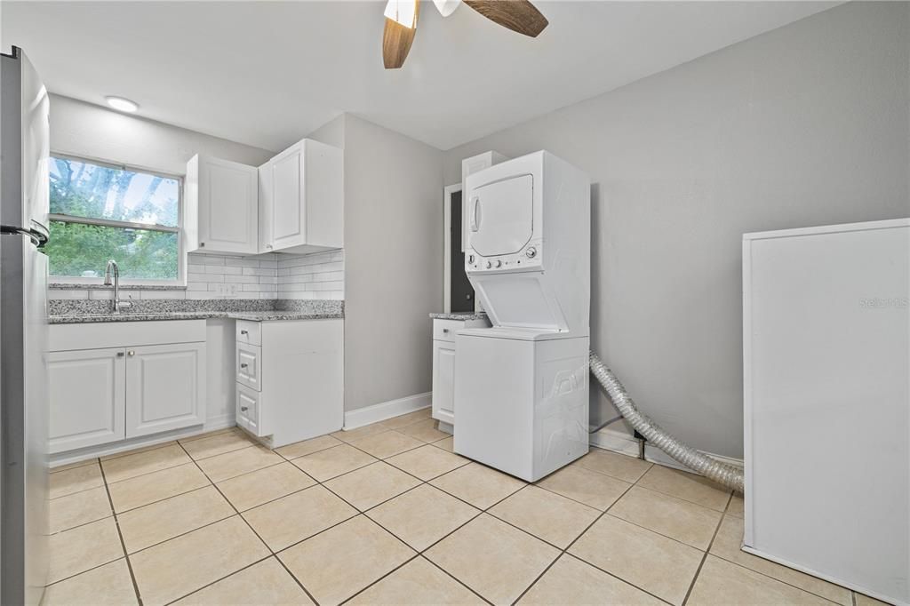 For Rent: $1,499 (1 beds, 1 baths, 635 Square Feet)