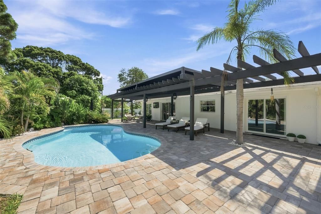 En Venta: $749,000 (3 camas, 2 baños, 1610 Pies cuadrados)