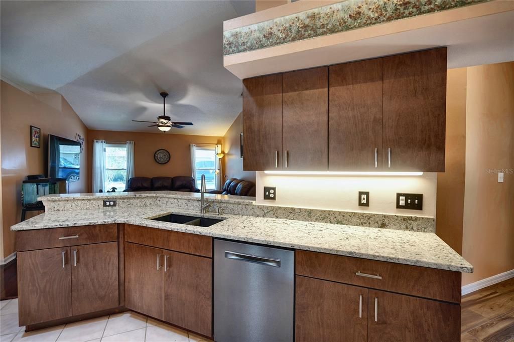 En Venta: $499,000 (4 camas, 2 baños, 1970 Pies cuadrados)