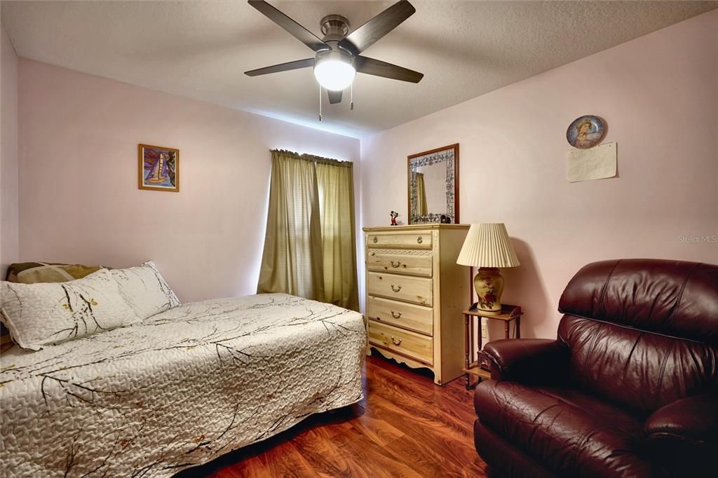 En Venta: $499,000 (4 camas, 2 baños, 1970 Pies cuadrados)