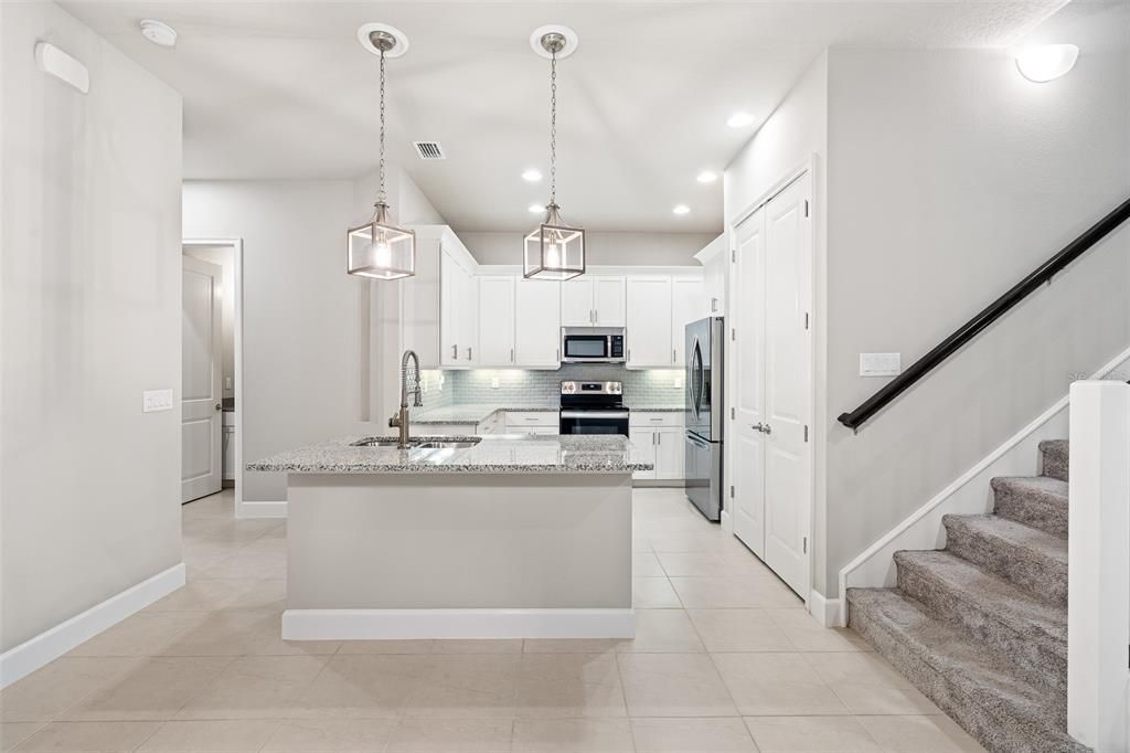 For Sale: $398,900 (3 beds, 3 baths, 2137 Square Feet)