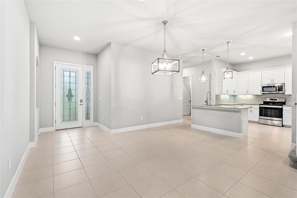 For Sale: $398,900 (3 beds, 3 baths, 2137 Square Feet)