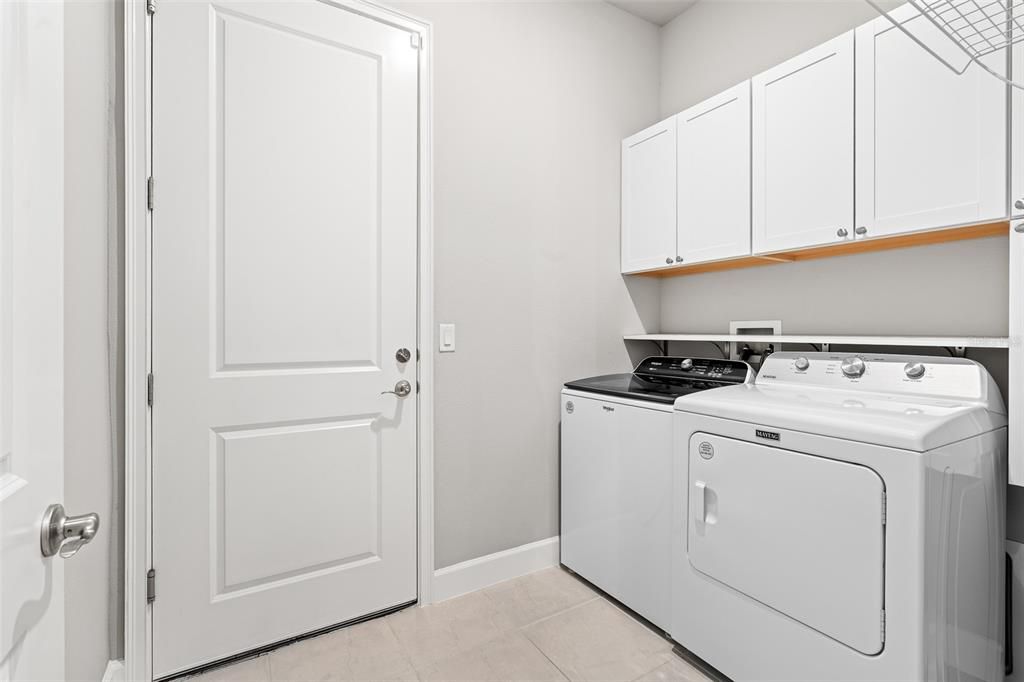 For Sale: $398,900 (3 beds, 3 baths, 2137 Square Feet)