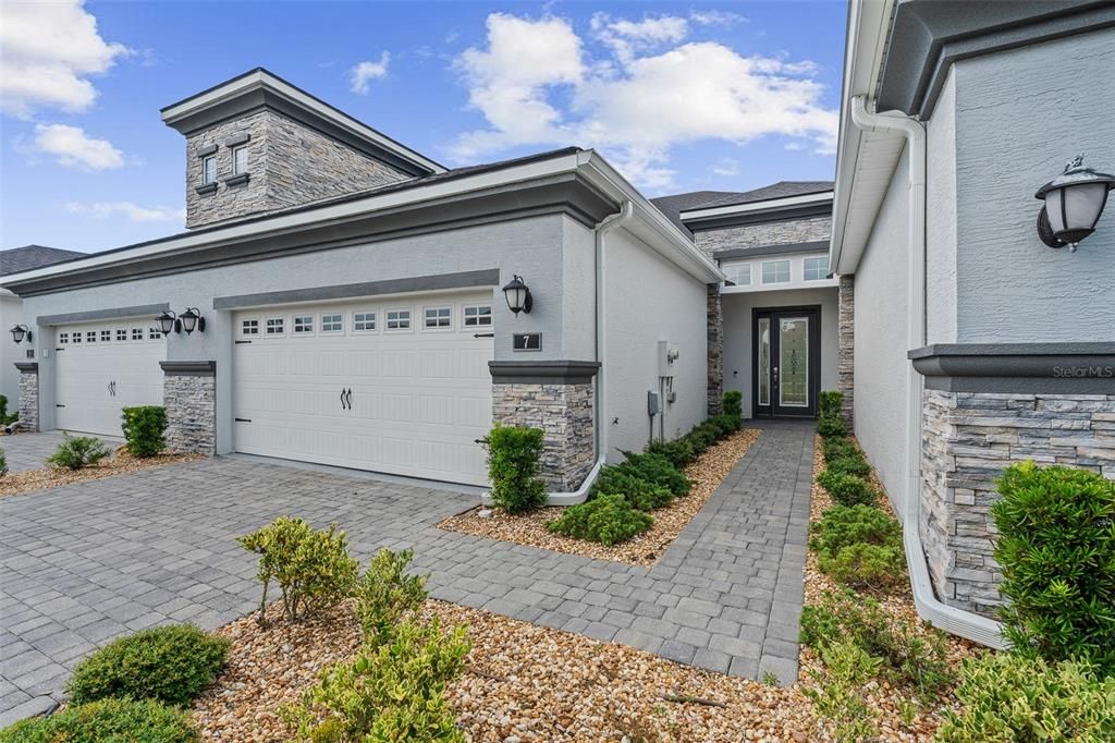 For Sale: $398,900 (3 beds, 3 baths, 2137 Square Feet)
