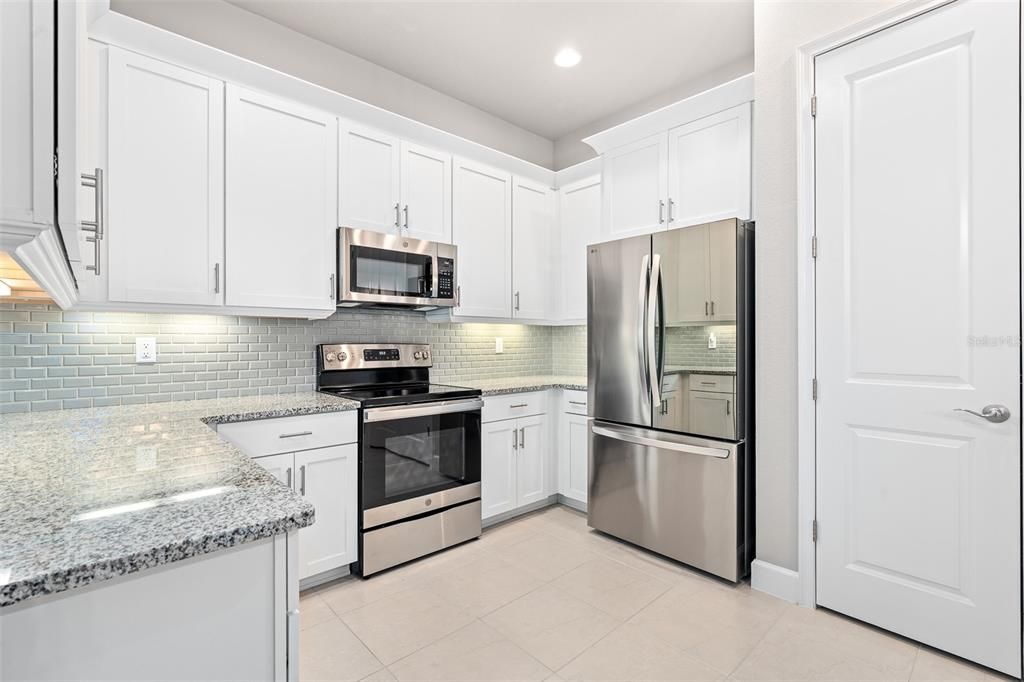 For Sale: $398,900 (3 beds, 3 baths, 2137 Square Feet)