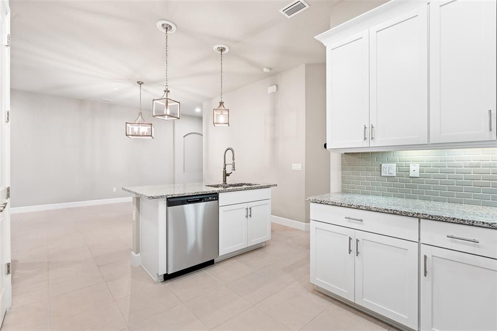 For Sale: $398,900 (3 beds, 3 baths, 2137 Square Feet)