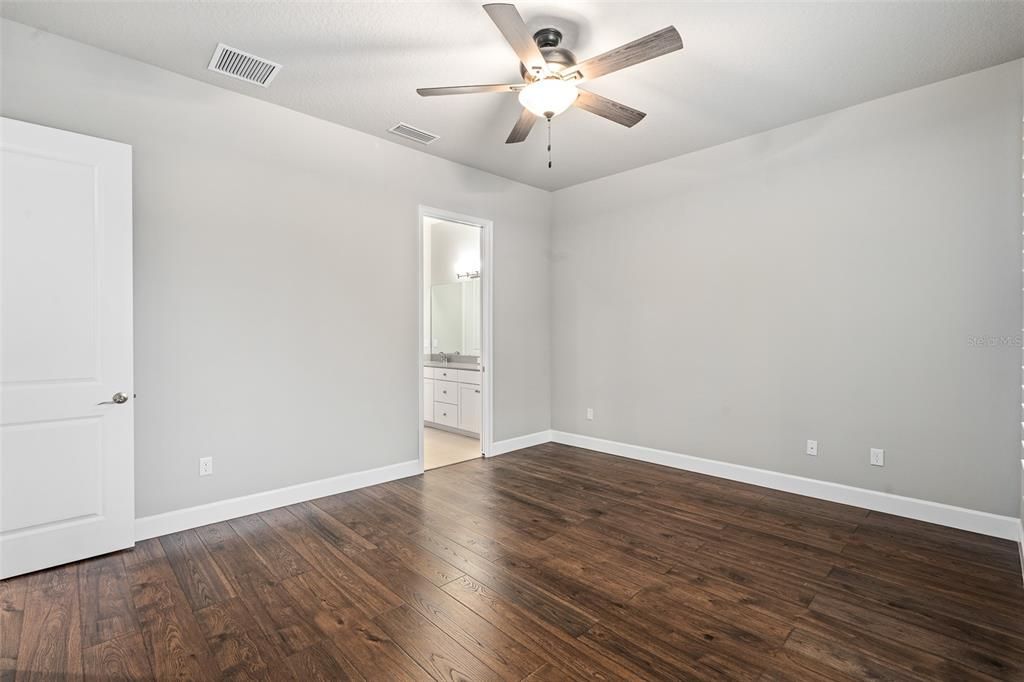 For Sale: $398,900 (3 beds, 3 baths, 2137 Square Feet)