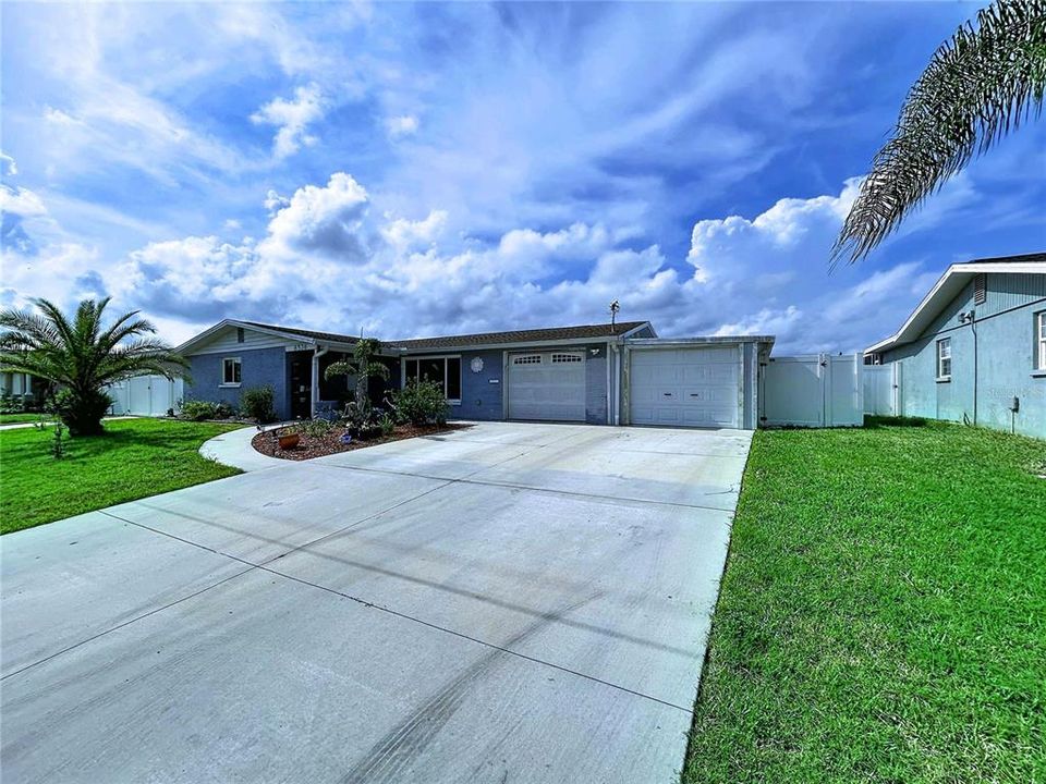 For Sale: $424,990 (3 beds, 2 baths, 1711 Square Feet)