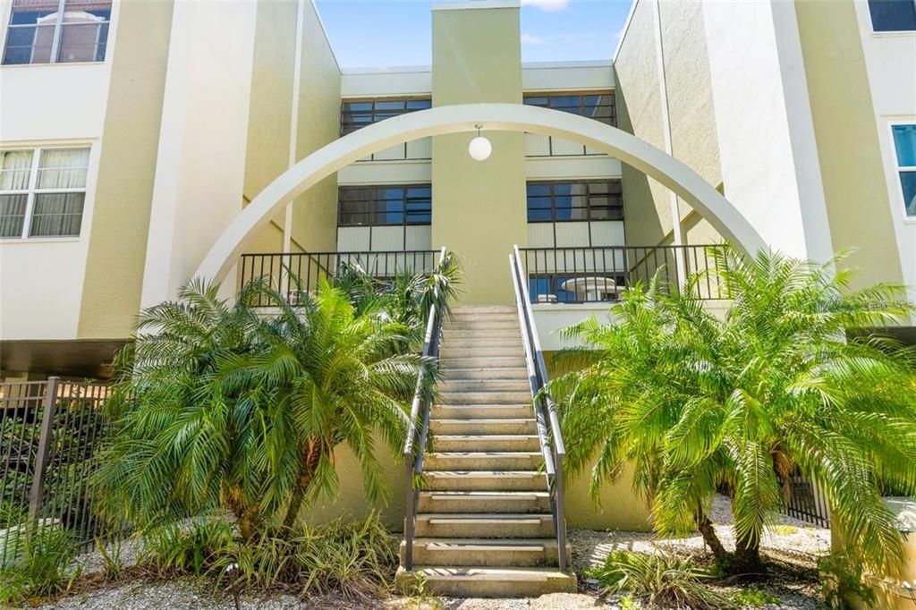 For Sale: $260,000 (2 beds, 2 baths, 1050 Square Feet)