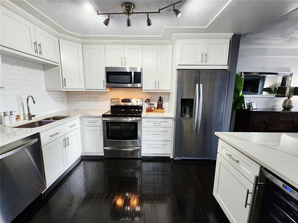 For Sale: $260,000 (2 beds, 2 baths, 1050 Square Feet)