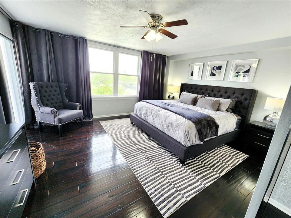 For Sale: $260,000 (2 beds, 2 baths, 1050 Square Feet)