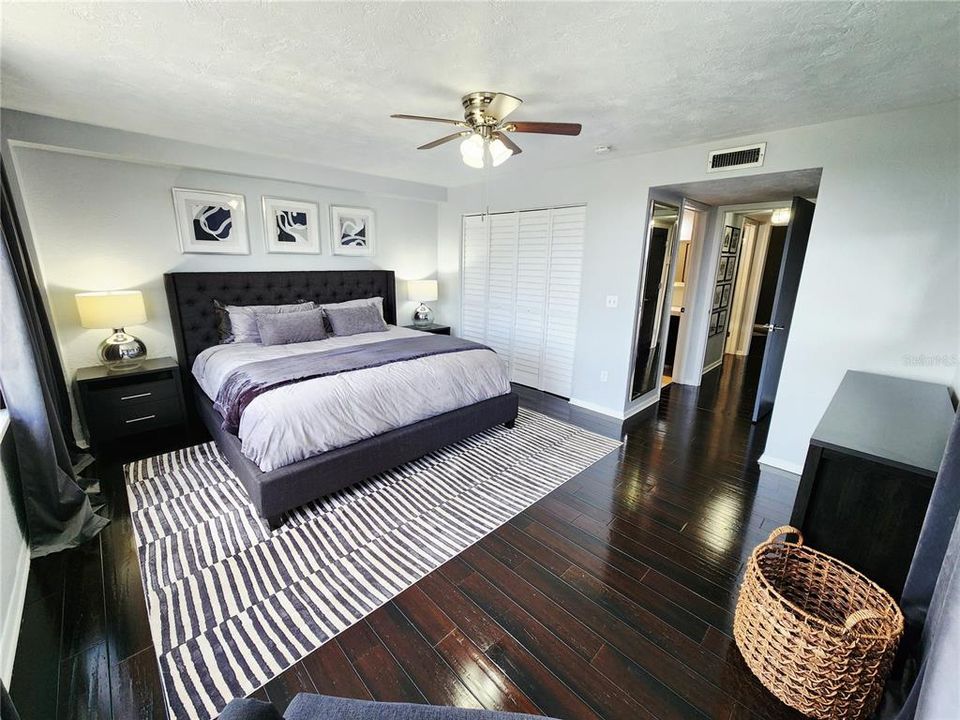 For Sale: $260,000 (2 beds, 2 baths, 1050 Square Feet)