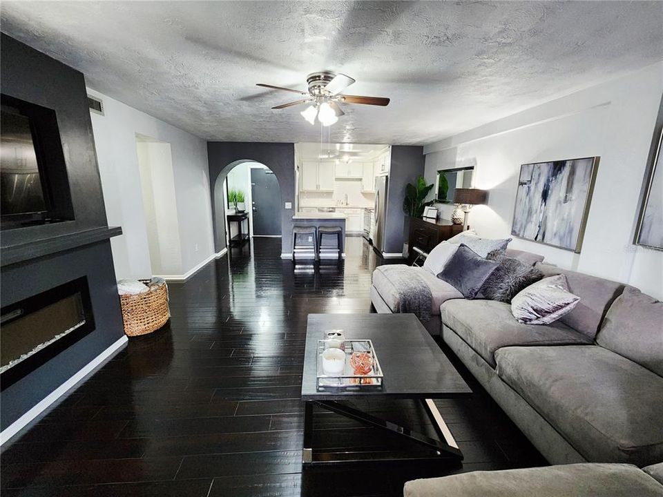 For Sale: $260,000 (2 beds, 2 baths, 1050 Square Feet)