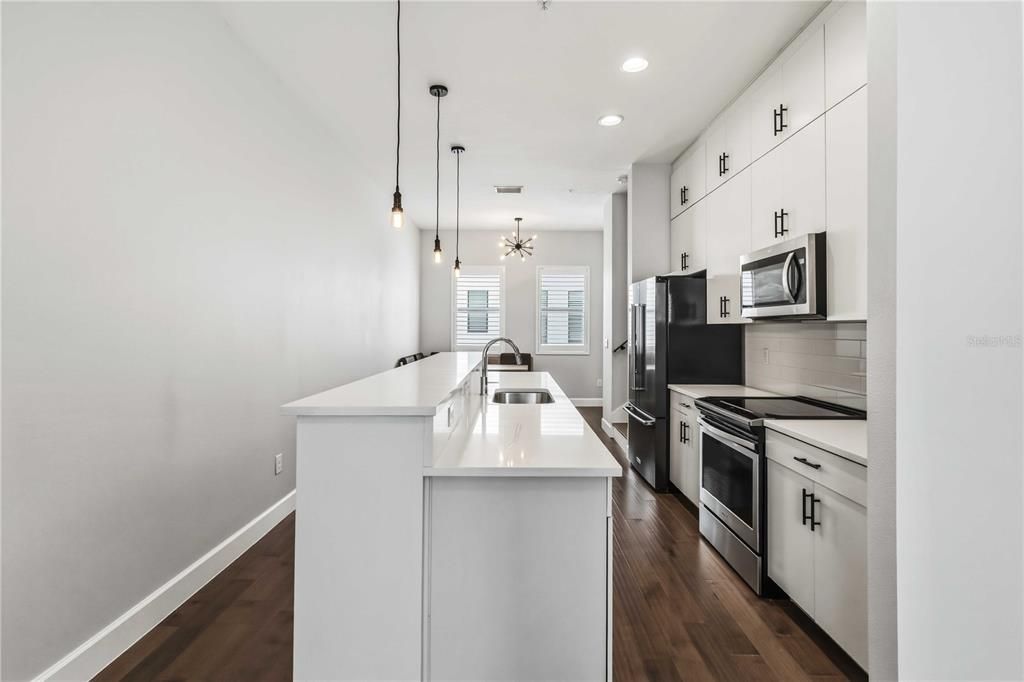 For Rent: $5,000 (3 beds, 2 baths, 1697 Square Feet)