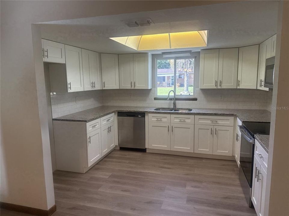На продажу: $165,000 (2 спален, 2 ванн, 1144 Квадратных фут)