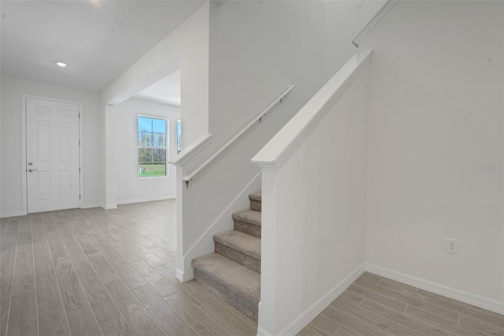 Под контрактом: $669,990 (5 спален, 3 ванн, 3550 Квадратных фут)