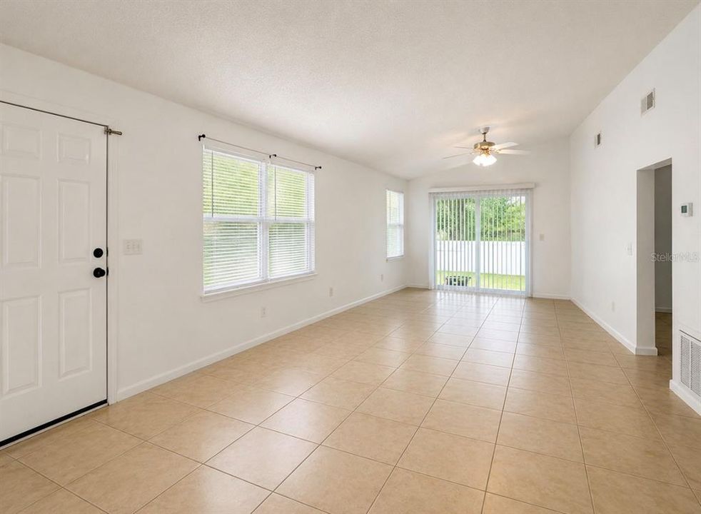 For Rent: $1,800 (3 beds, 2 baths, 1186 Square Feet)