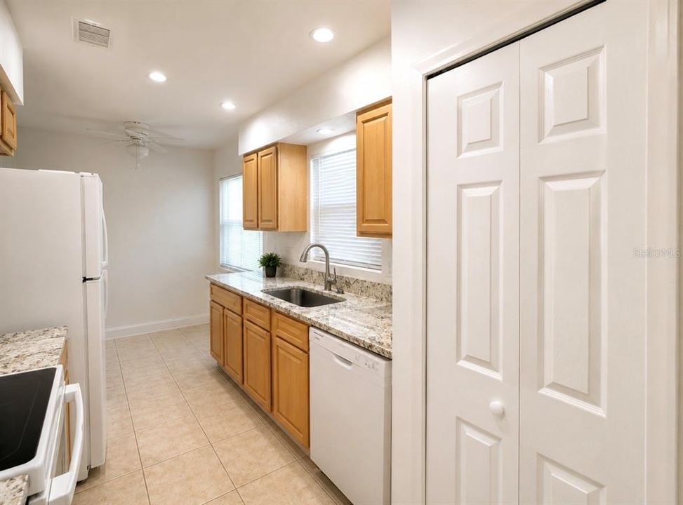 For Rent: $1,800 (3 beds, 2 baths, 1186 Square Feet)