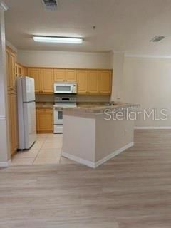 For Rent: $1,400 (1 beds, 1 baths, 782 Square Feet)