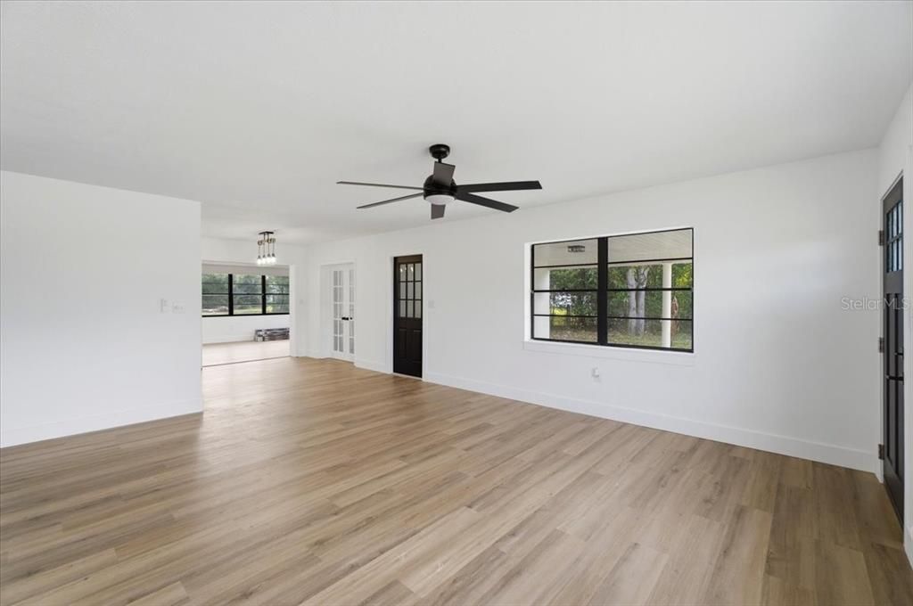 En Venta: $279,900 (3 camas, 2 baños, 1528 Pies cuadrados)