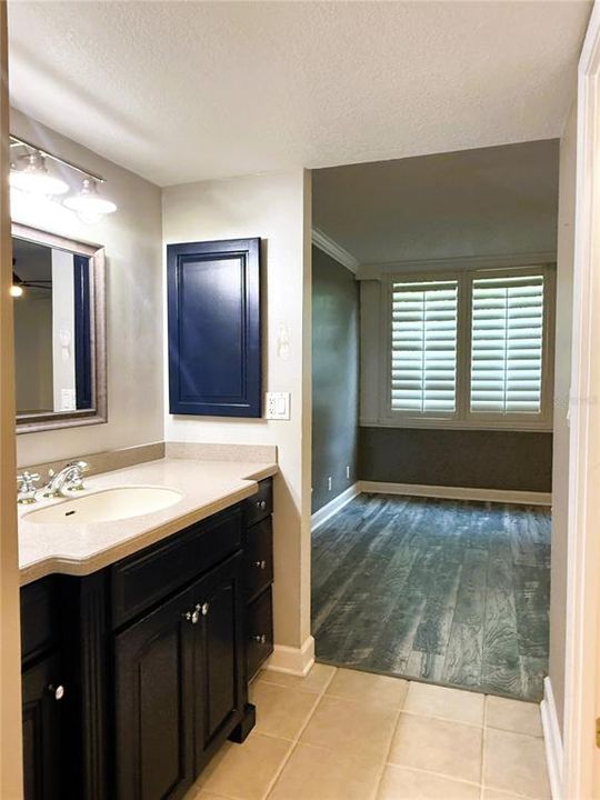 For Rent: $1,950 (2 beds, 2 baths, 1050 Square Feet)