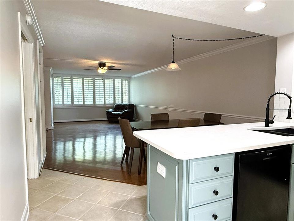 For Rent: $1,950 (2 beds, 2 baths, 1050 Square Feet)