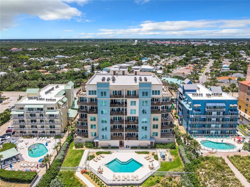 For Sale: $1,875,000 (3 beds, 3 baths, 2011 Square Feet)