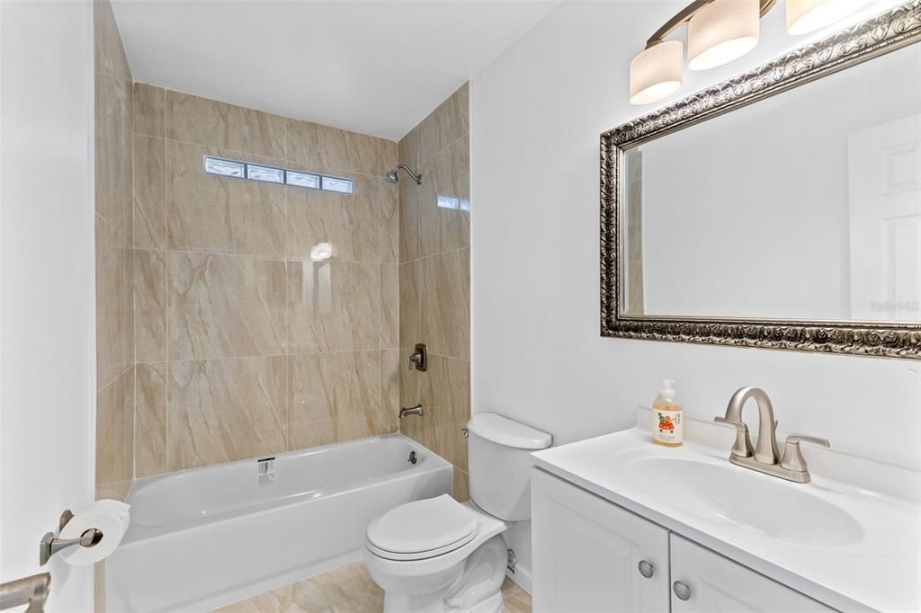: $425,000 (3 спален, 2 ванн, 1304 Квадратных фут)
